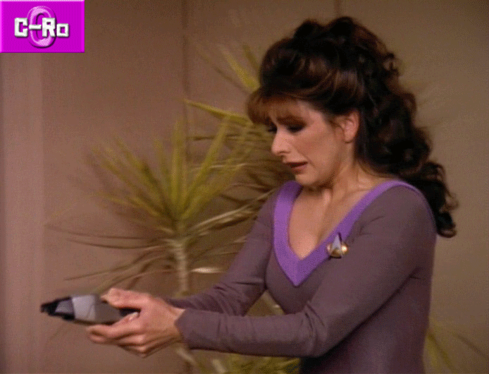 [Bild: Troi-eyeofthebeholder310.gif]